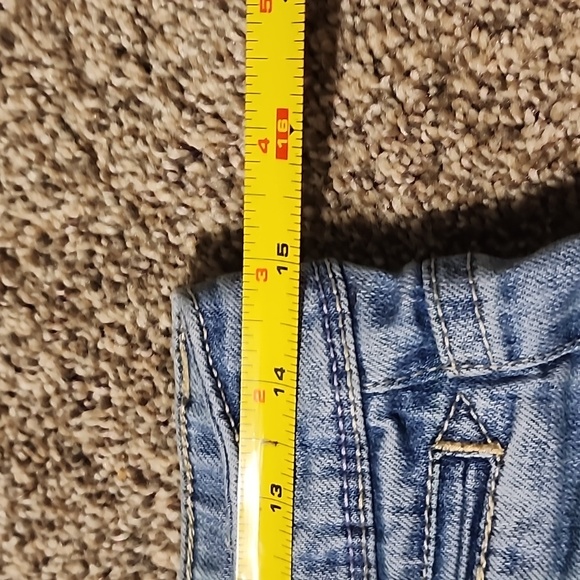 Shorts - Picture 2 of 4